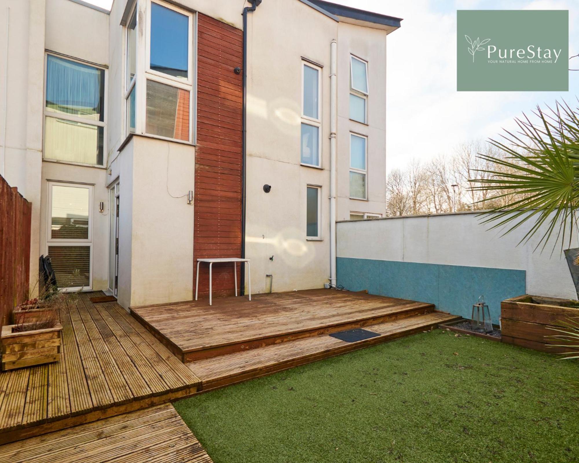 Superb House Manchester Near Etihad With Free Parking Sleeps 8 Exterior photo