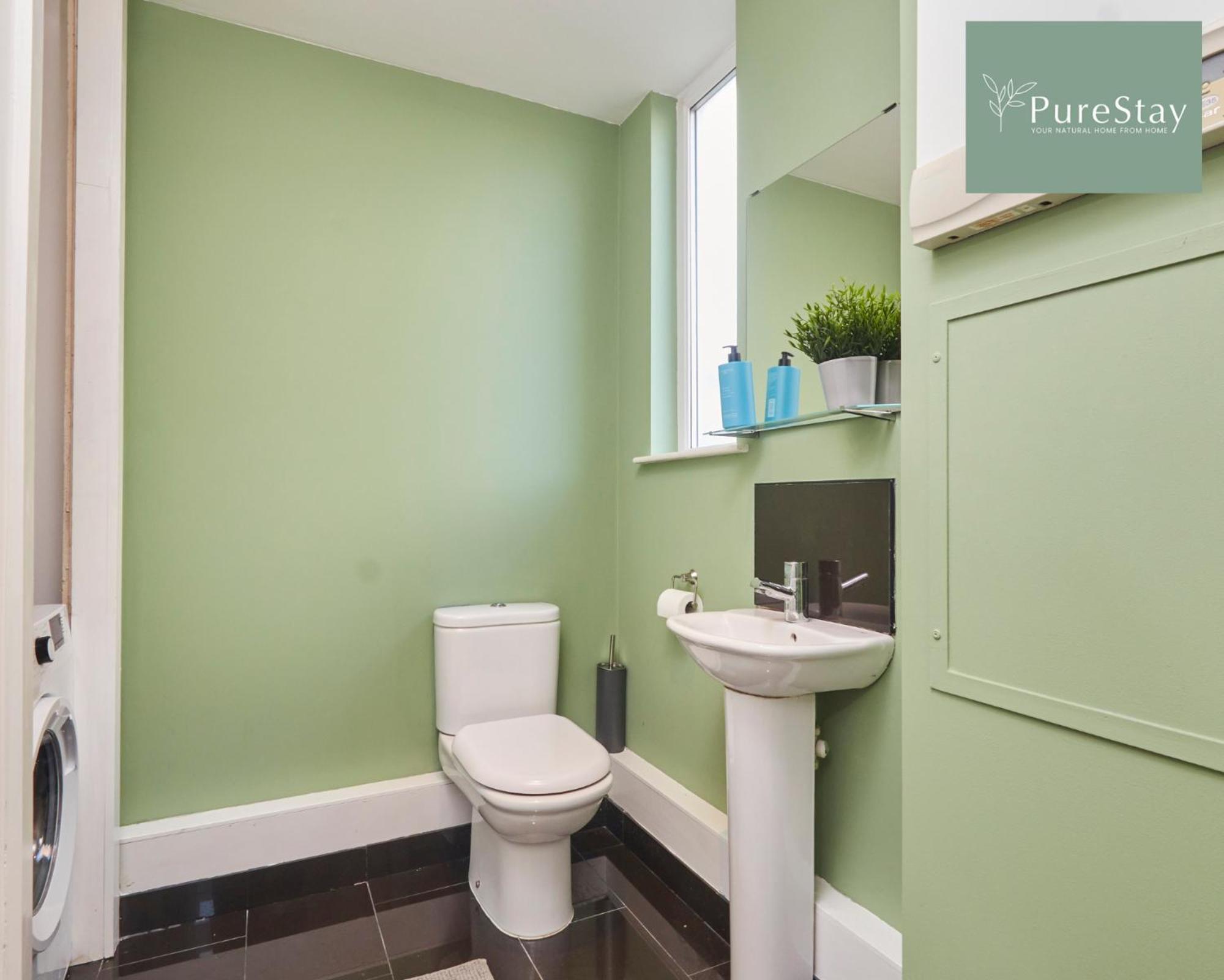 Superb House Manchester Near Etihad With Free Parking Sleeps 8 Exterior photo