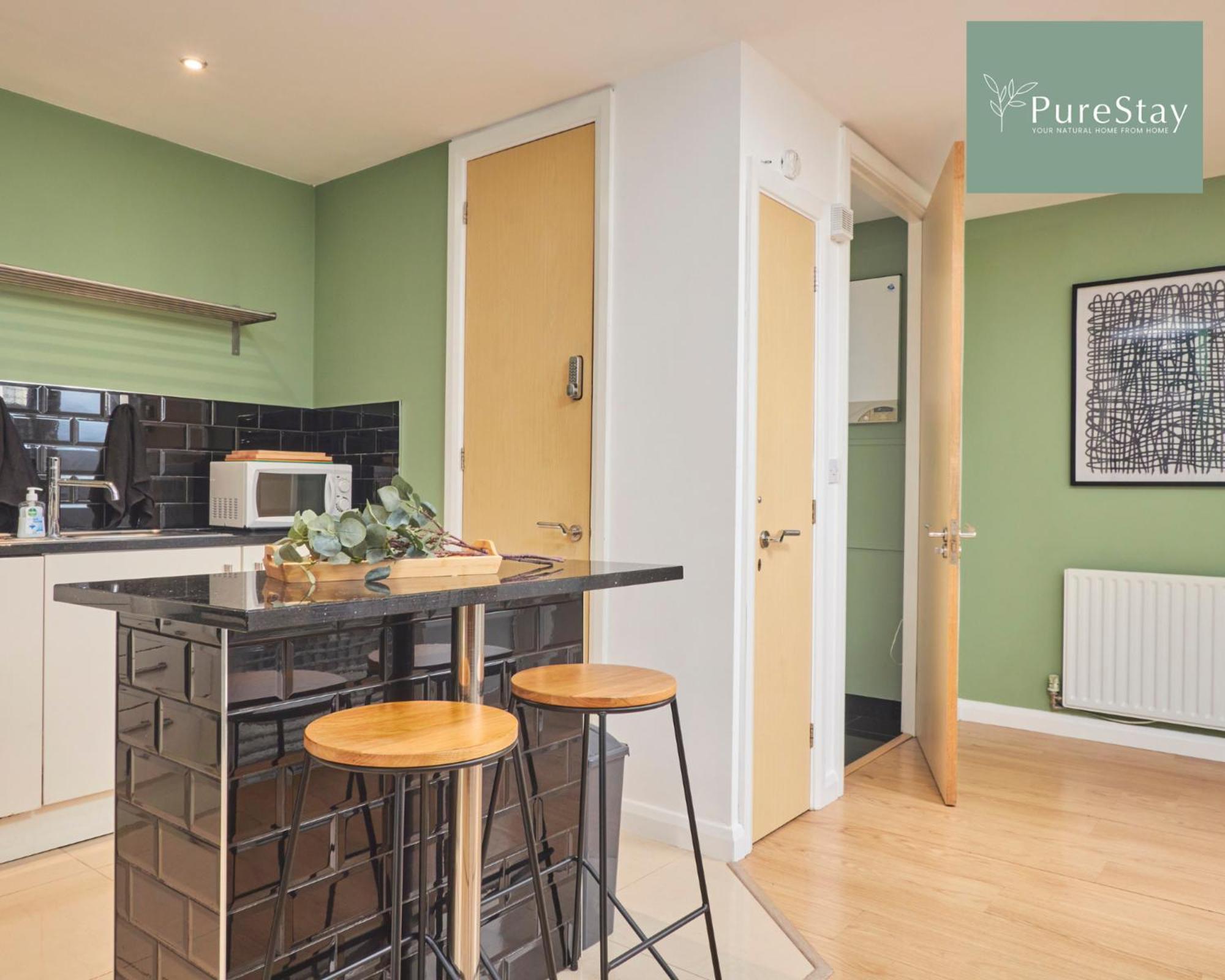 Superb House Manchester Near Etihad With Free Parking Sleeps 8 Exterior photo