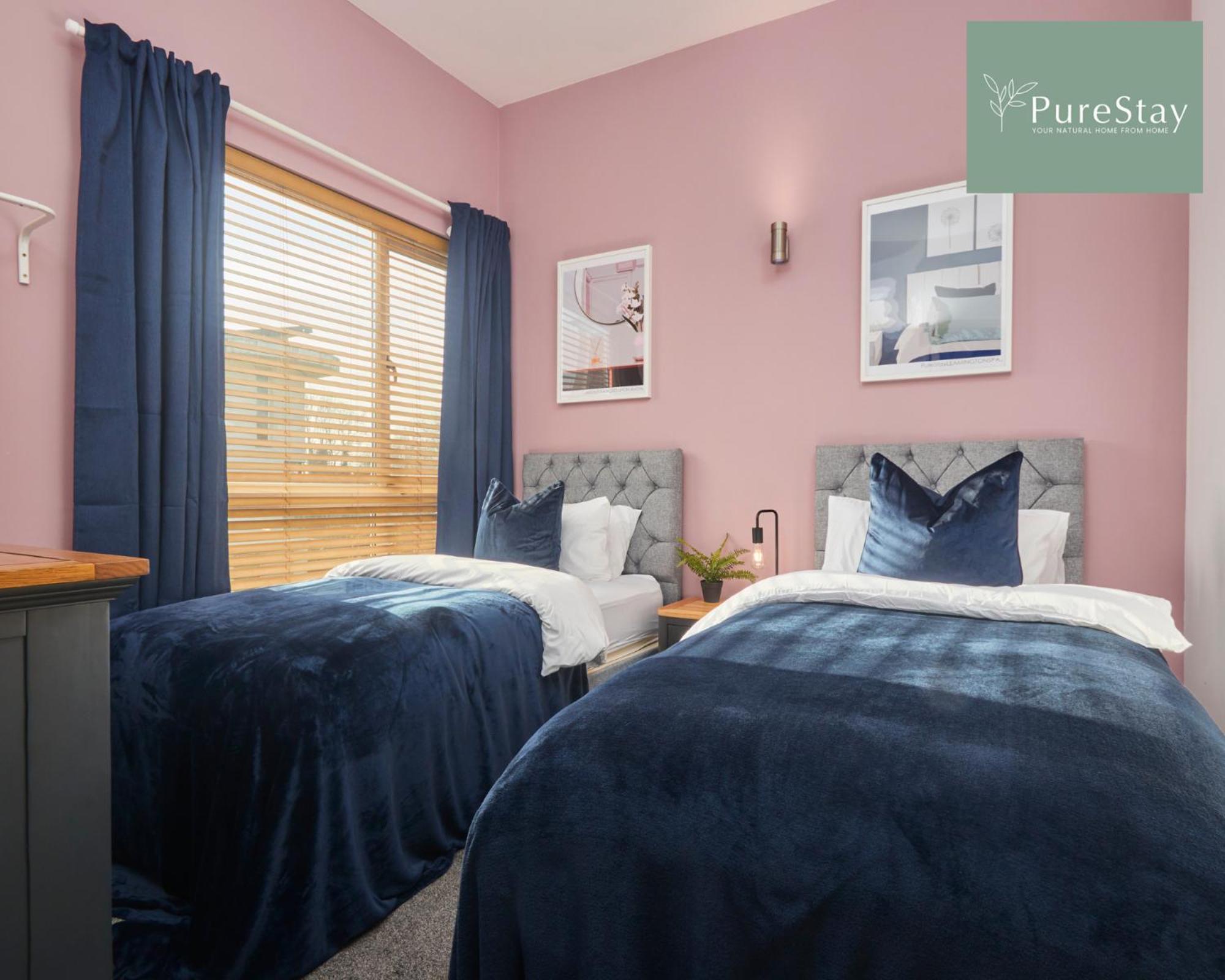 Superb House Manchester Near Etihad With Free Parking Sleeps 8 Exterior photo