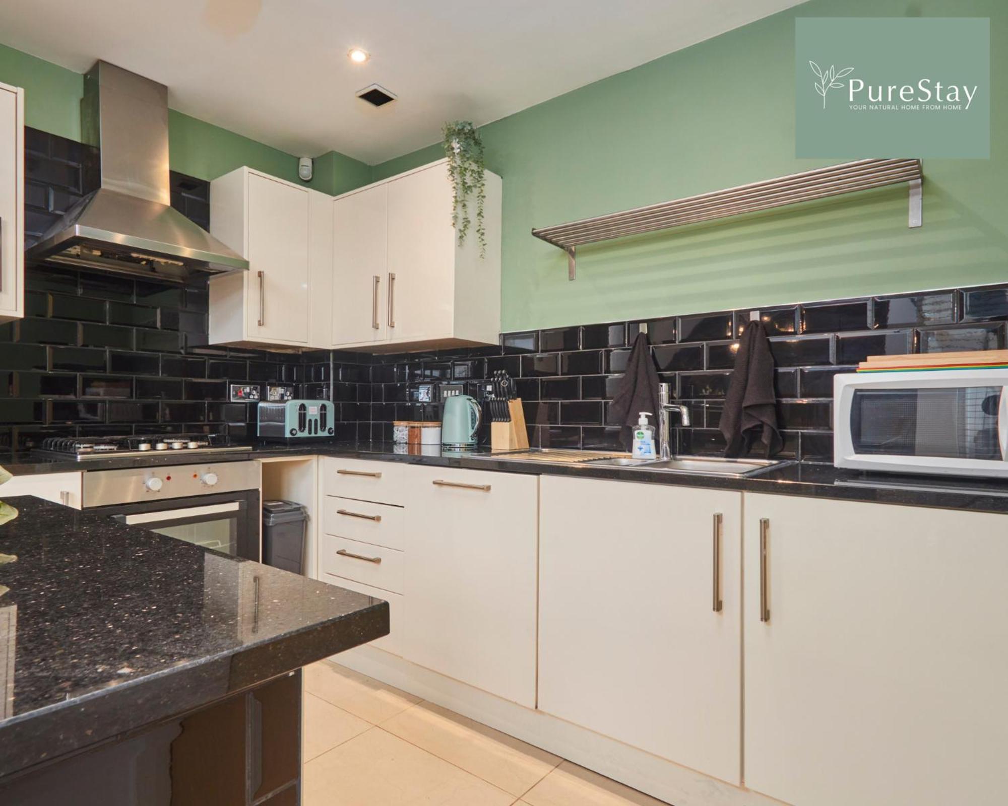Superb House Manchester Near Etihad With Free Parking Sleeps 8 Exterior photo