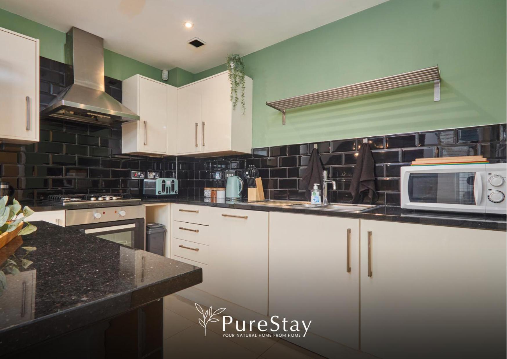 Superb House Manchester Near Etihad With Free Parking Sleeps 8 Exterior photo